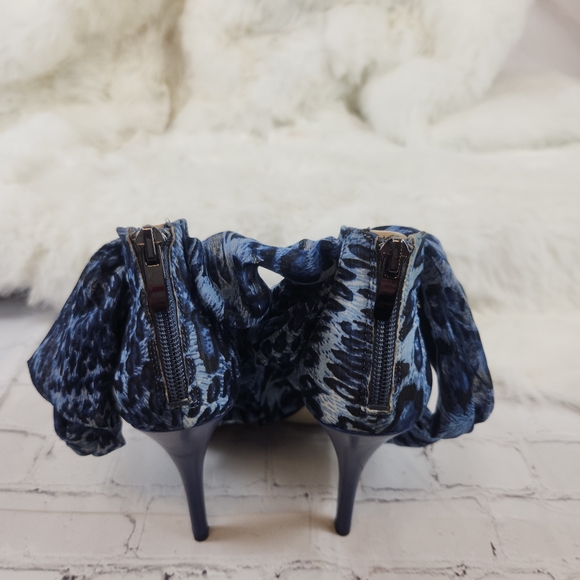 Enzo Angiolini Platform Stiletto  Fabric Tie Up Blue Multi Leopard Print Pumps - Picture 7 of 8